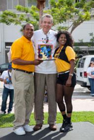 Opa Locka Hialeah Flea Market receives plaque for being Show Dog Sponsor