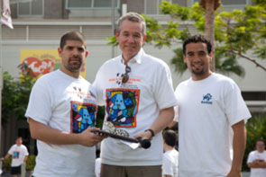 Banfield Pet Hospital accepts plaque for their Furry Friend Sponsorship