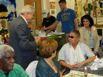 Mayor Regalado speaks with clients in Social Group Activities