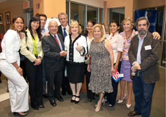 Standard Chartered Private Bank group with (center) Board Director John H.B. Harriman, CEO Virginia Jacko, and Beatriz Harriman